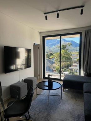 2 Bed Luxury Flat - George Mountain View with Pool